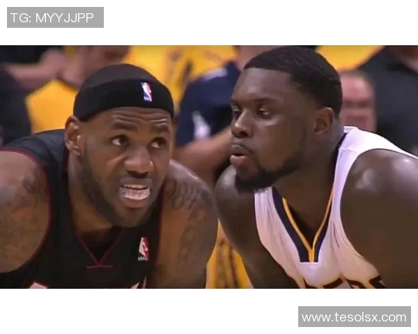 镜头捕捉：NBA赛场小动作引发热议